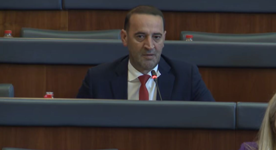 Daut Haradinaj  614 ushtarë kanë paditur ministrinë e Mbrojtjes  se ua heqi të drejtën e orëve shtesë