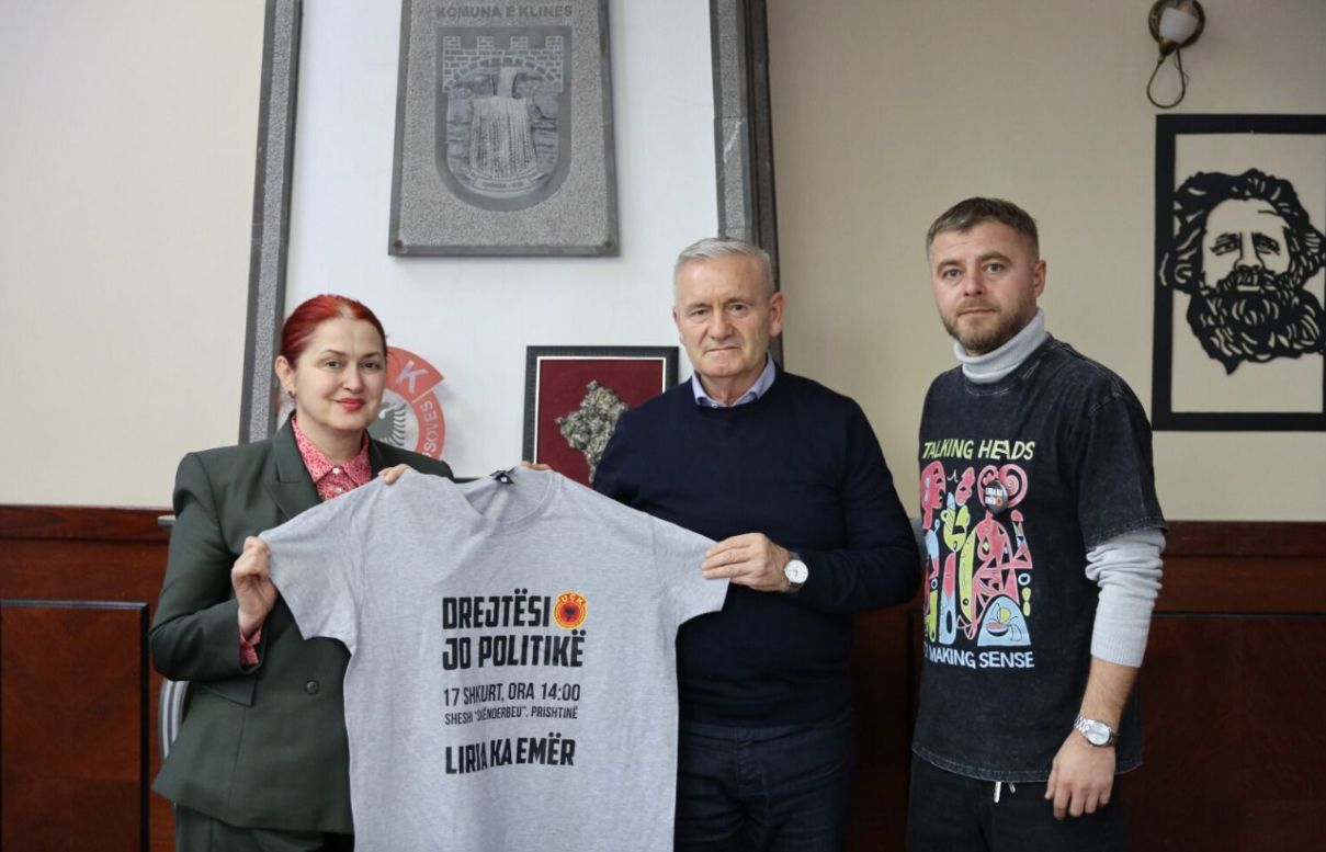Përfaqësuesit e  Liria ka Emër  priten nga kryetari i Klinës  marrin mbështetje për marshin   Drejtësi  jo politikë   më 17 shkurt