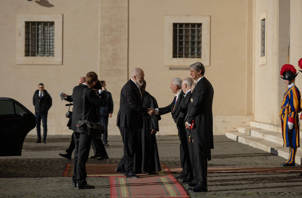 Edi Rama pritet në Pallatin Apostolik të Vatikanit