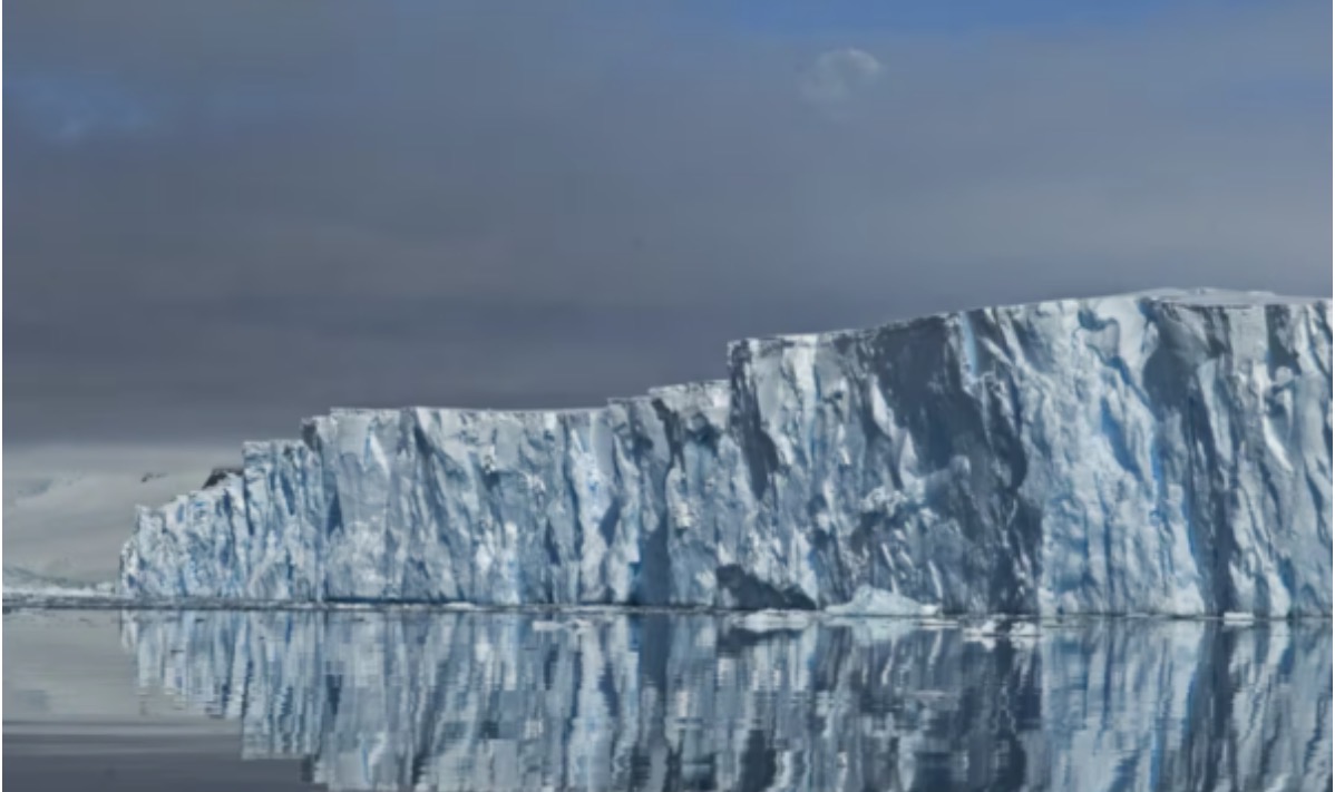 Shkencëtarët propozojnë ndërtimin e një  muri  80 kilometra për të parandaluar shkrirjen e akullnajës gjigante