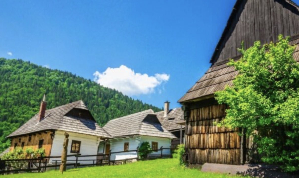 Banorët e këtij fshati në Europë po kërkojnë daljen nga UNESCO