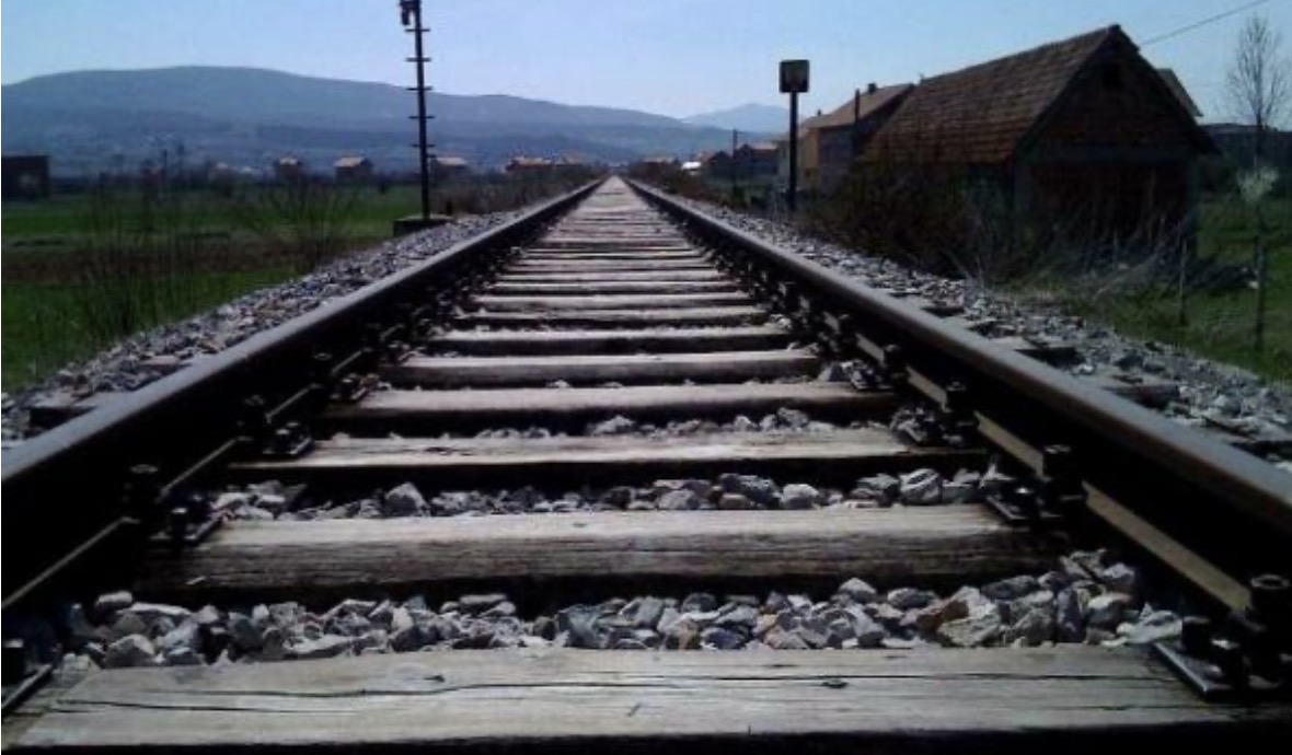 Bllokohet përkohësisht rruga Fushë Kosovë   Mitrovicë  shkak punimet hekurudhore