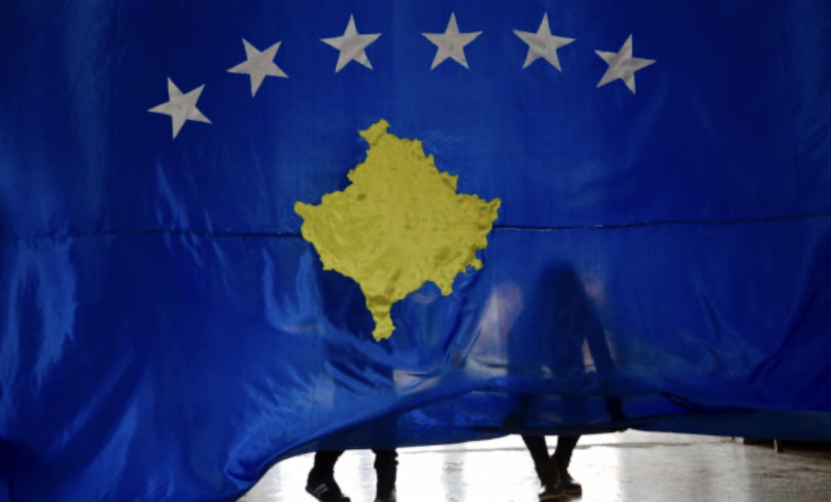 10 fakte për Pavarësinë e Kosovës  Flamujt e parë ishin shtypur në Turqi