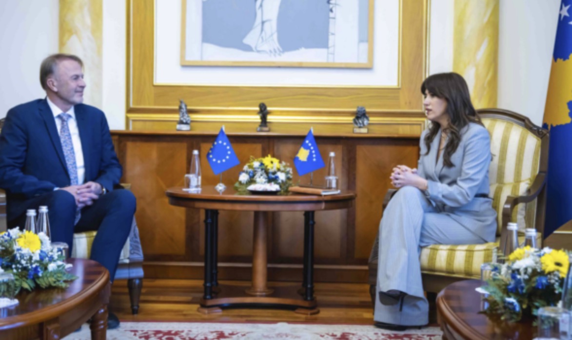 Orav takon kryekuvendaren Haxhiu  i tregon ligjet të cilat BE pret të jenë prioritet në legjislaturën e re