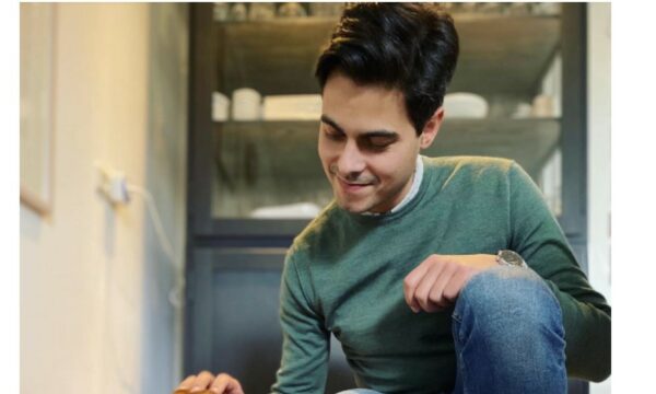 Rob Jetten  kryeministri holandez që adoptoi qenin nga Kosova