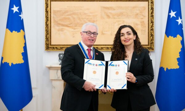 Harry Bajraktari mohon ambiciet për President  Vazhdoj ta mbështes Vjosa Osmanin