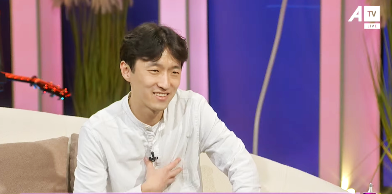 Winston Lee  amerikani që u bë mësues në një shkollë në Suharekë