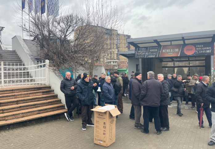  Rryma rritet  populli djeget   nis protesta kundër shtrenjtimit të energjisë në Prishtinë