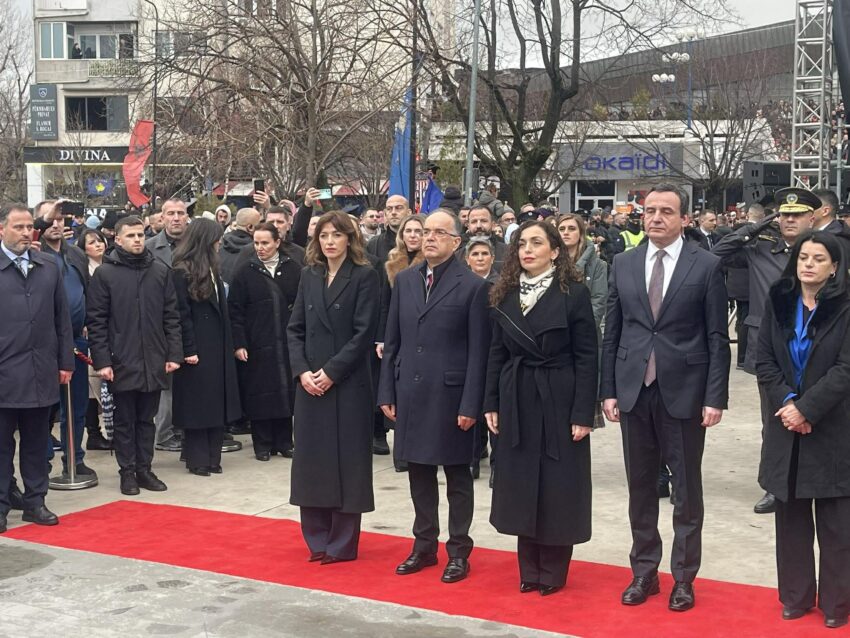 Homazhe te memoriali  Heroinat  për 18 vjetorin e pavarësisë së Kosovës