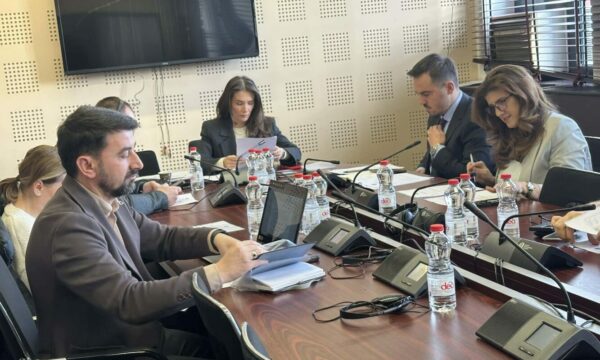 Propozohet të dëgjohen gazetarët e larguar nga puna në RTK  deputetët e VV së  S jemi inspektorat i punës