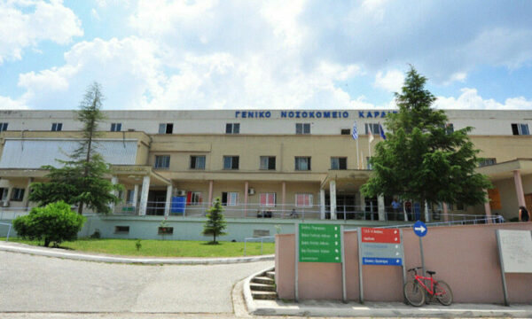 nje-qese-me-kocka-njerezore-gjendet-ne-koshin-e-mbeturinave-ne-hyrje-te-nje-spitali-ne-greqi