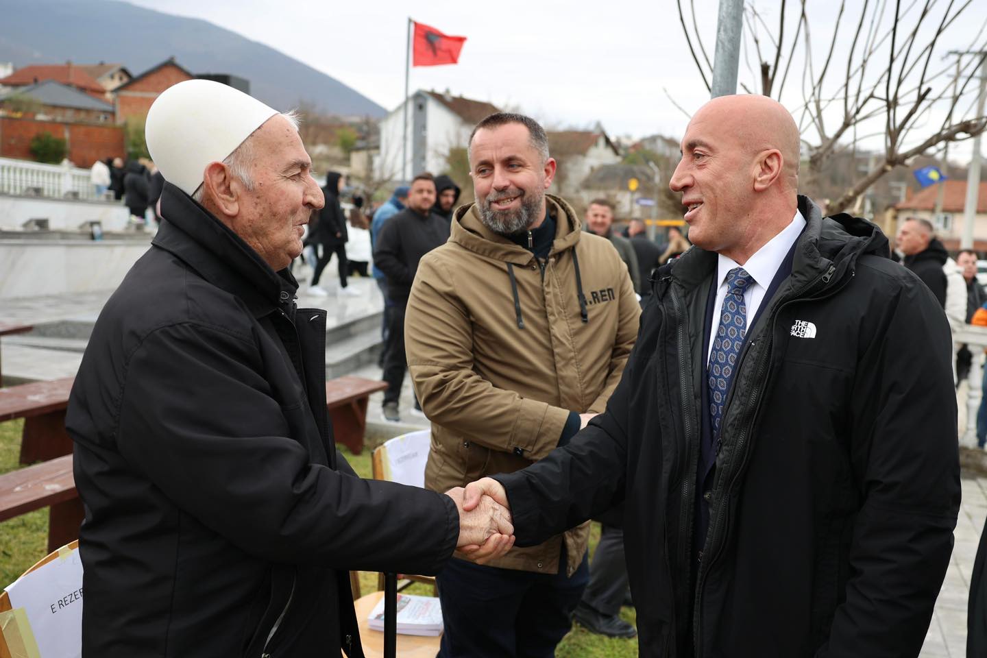 Haradinaj nderon kujtimin e martirëve në Pastasellë dhe Burim