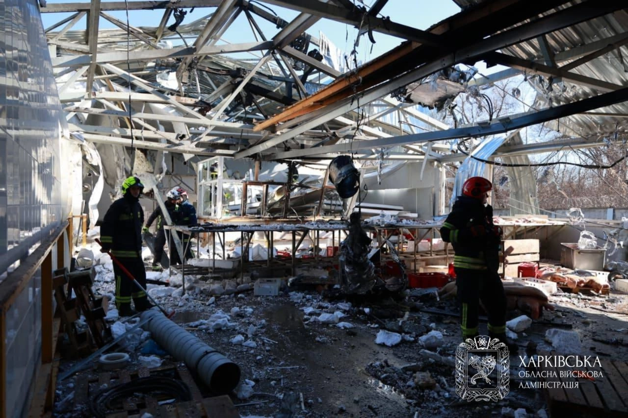 Rusia sulmon me dron Kharkivin  vdesin 2 persona dhe shtatë të tjerë mbesin të plagosur