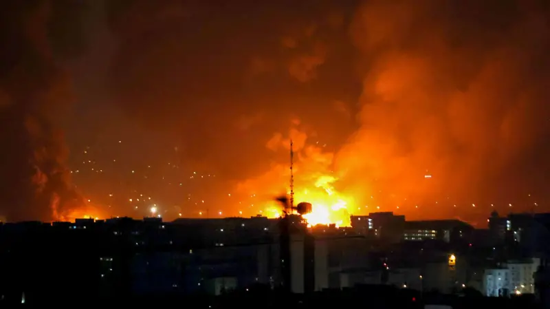 Shpërthime të mëdha në aeroportin kryesor të Teheranit pas sulmeve izraelite