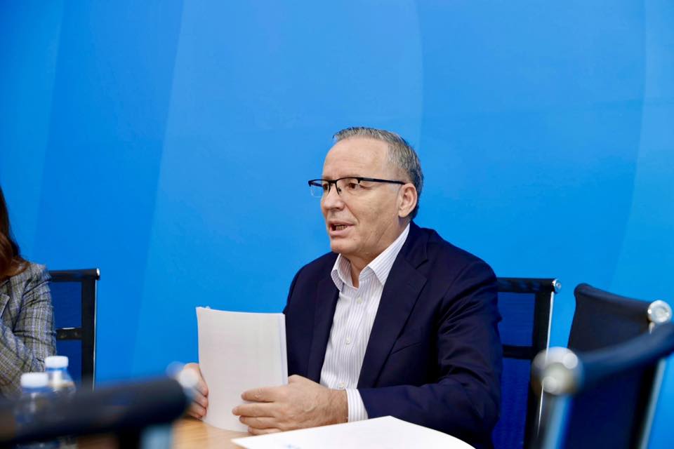 Hamza uron Ditën e Mësuesit  Mirënjohje për të gjithë mësimdhënësit