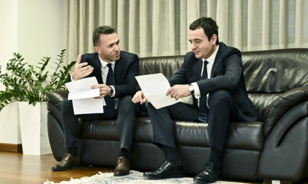 Këshilltari i Kurtit  i flet  Kushtetueses  Nëse nuk i urdhëroni deputetët vendimet s do të kenë më peshë