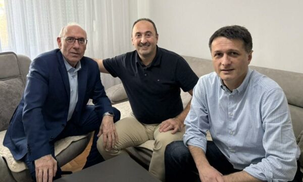 Liburn Aliu nxjerr postim  Ju urojmë lirim të shpejt shokëve që po mbahen padrejtësisht në Hagë