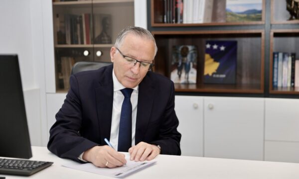 Hamza e nënshkruan peticionin kombëtar në mbështetje të ish krerëve të UÇK së