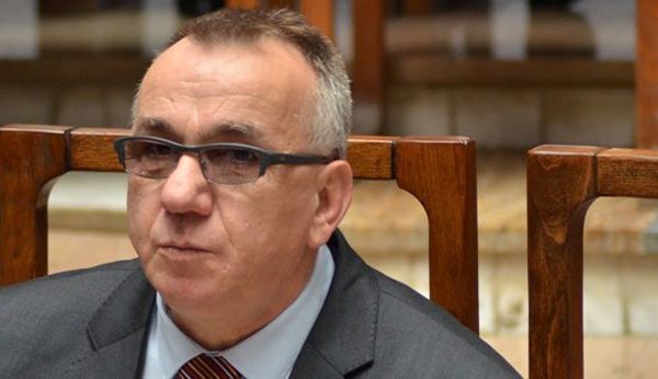 Enver Hasani ftohet për intervistim nga Prokuroria lidhur me pretendimet e tij për diplomën e Avni Pukës