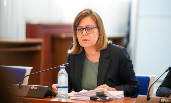 Bajrami publikon postimin e dikurshëm të Kurtit ku ankohej për naftën e shtrenjtë  A s po ndjeheni të mashtruar  