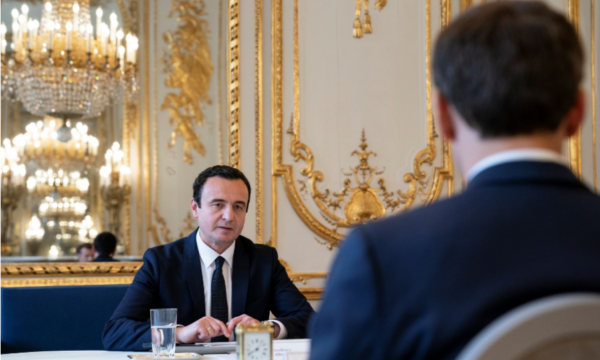 Kurti udhëton drejt Francës  ka drekë pune me Macronin