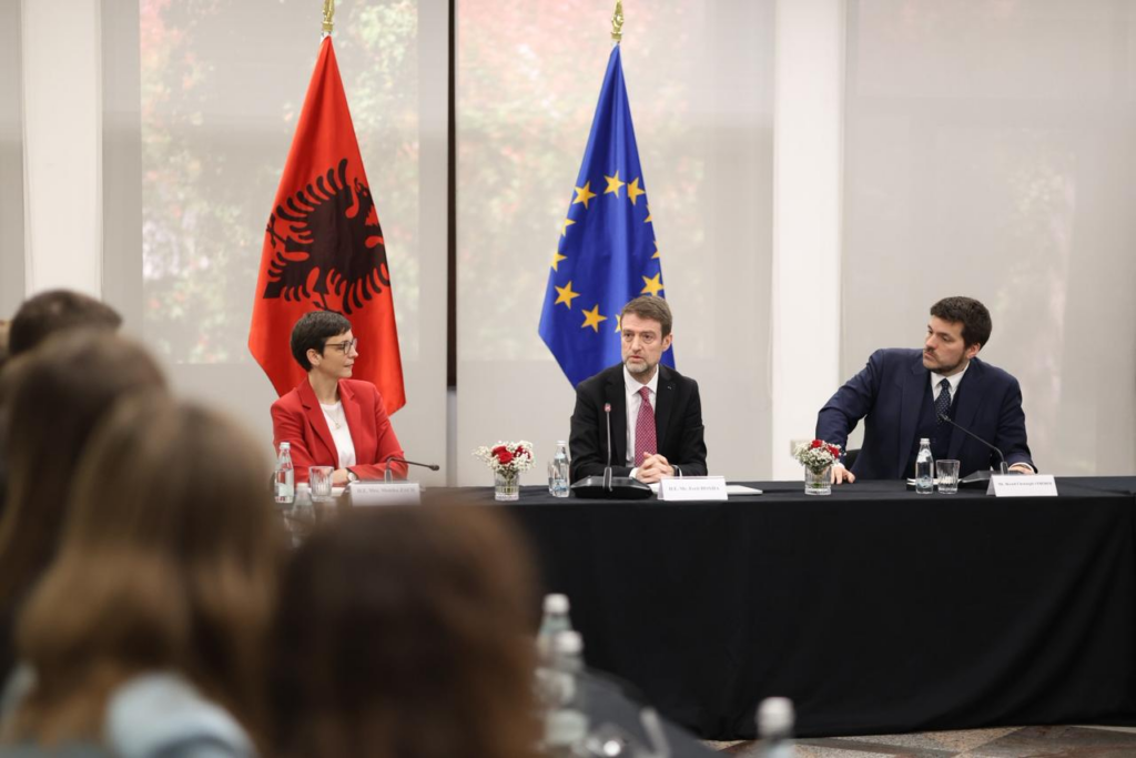 Hoxha  Evropa është një histori zgjerimi  koha e Shqipërisë është tani