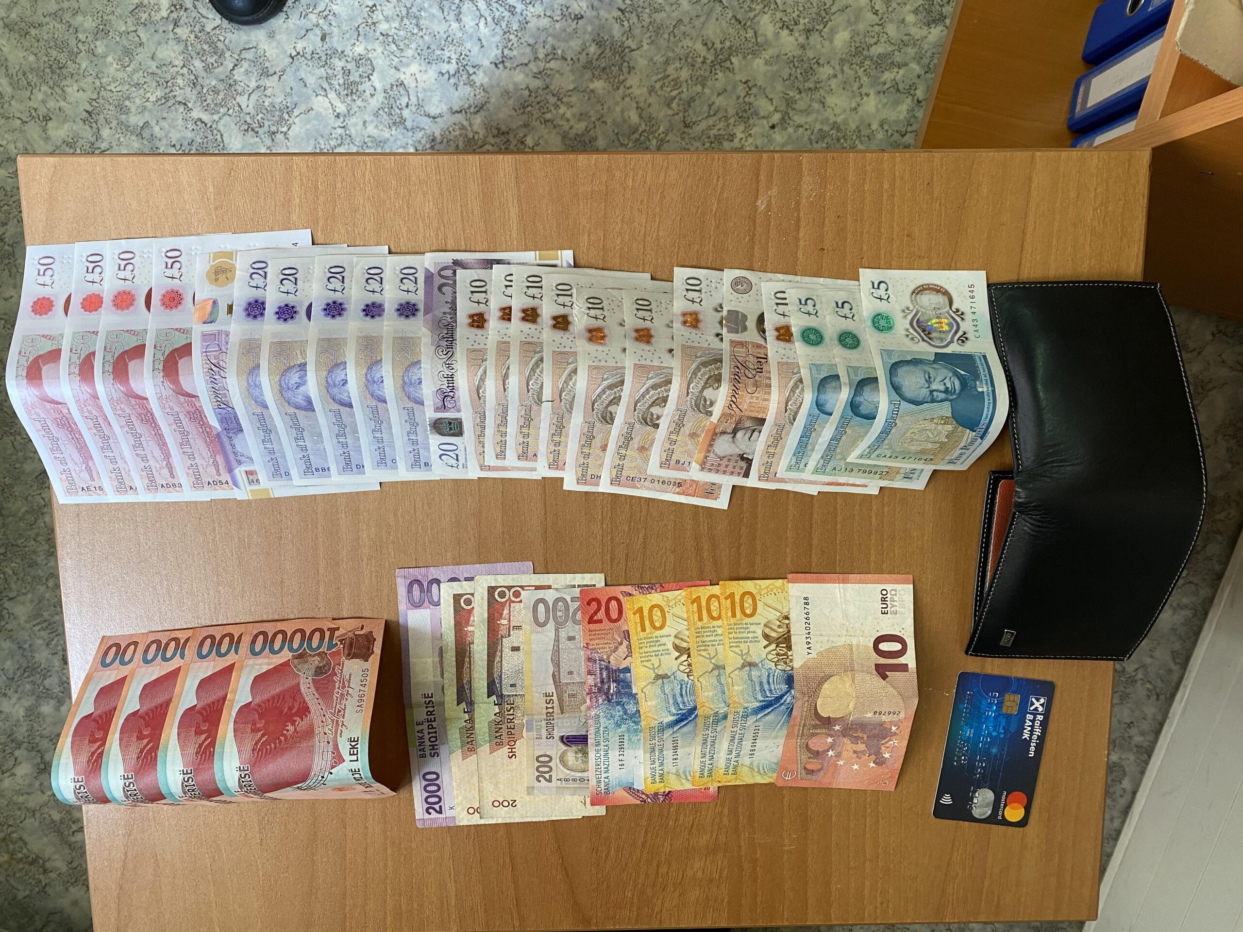 Qytetari dorëzon kuletën e gjetur me të holla në polici