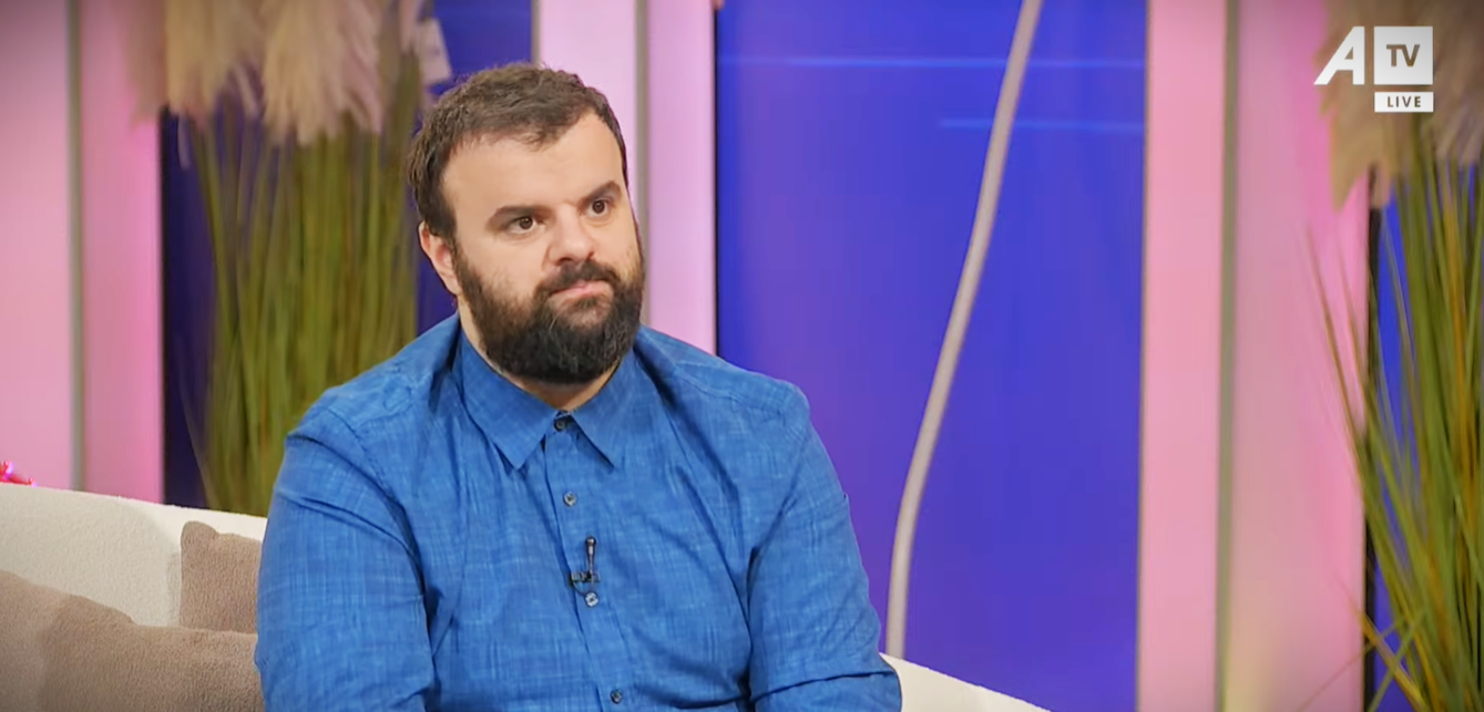 Babain e humba ditën kur gruaja më tha se ishte shtatzënë  djalit ia vendosa emrin e tij  Adem