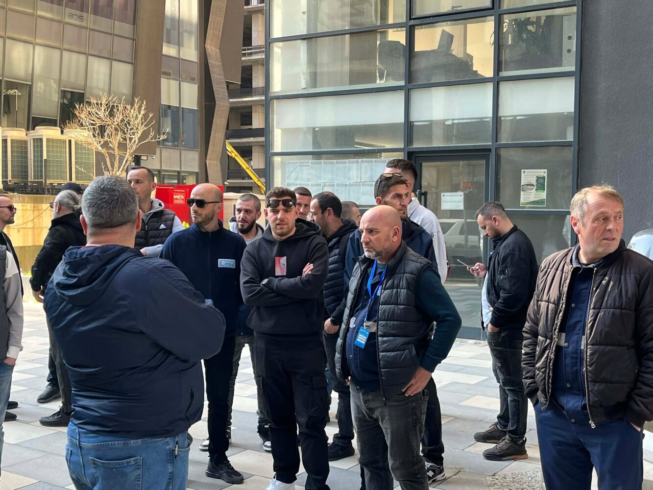 Punëtorët e  Prishtina Parking  paralajmërojnë grevë duke protestuar për kushtet e punës