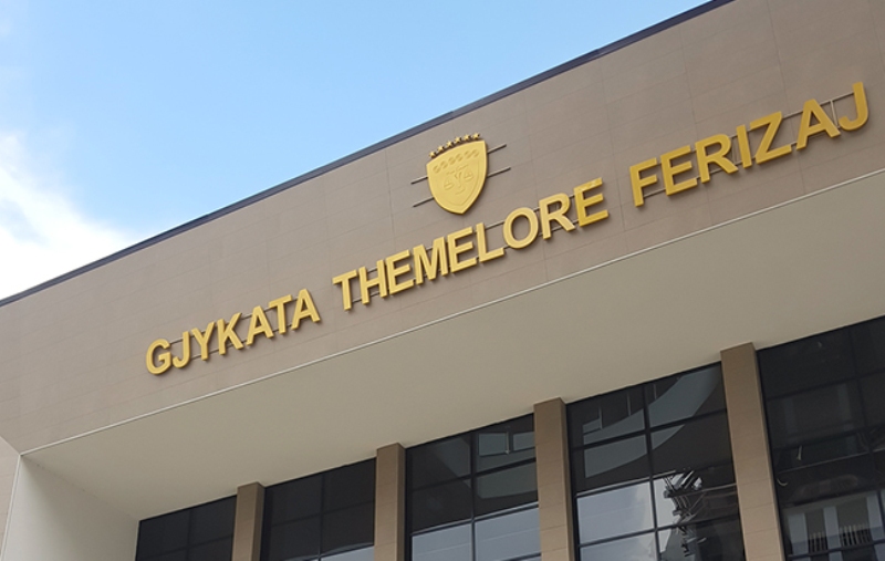 Tre persona ndalohen në Ferizaj për korrupsion dhe falsifikim