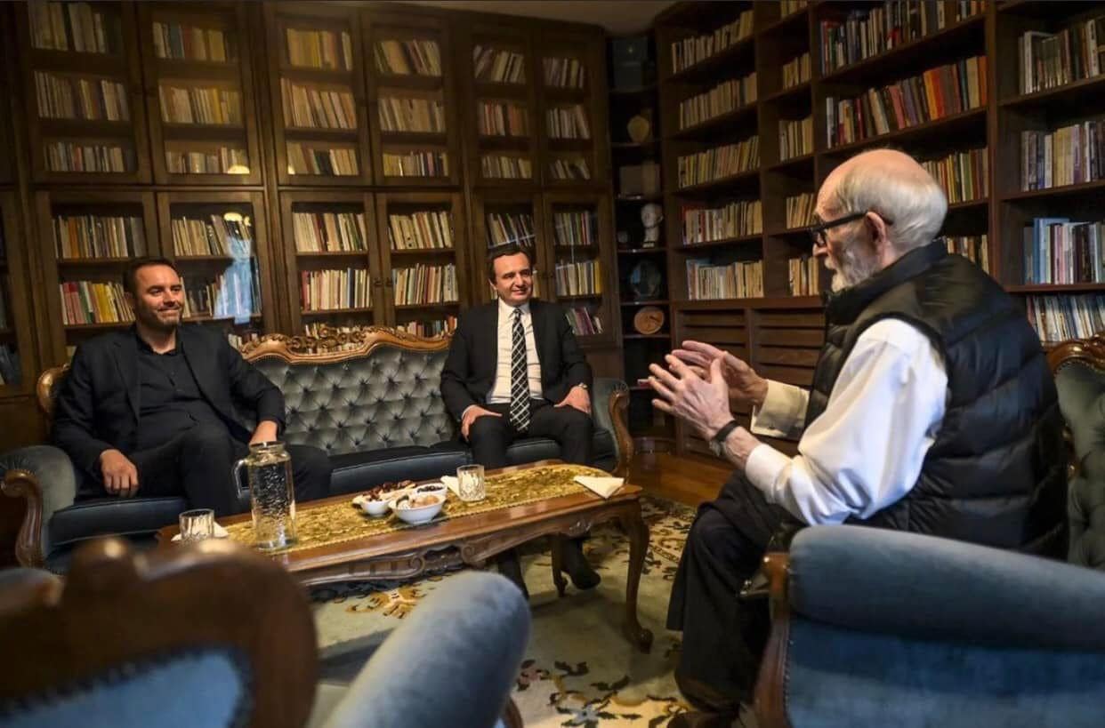 Shuarja e Qosjes  Konjufca  Na la edhe kolosi ynë i fundit intelektual