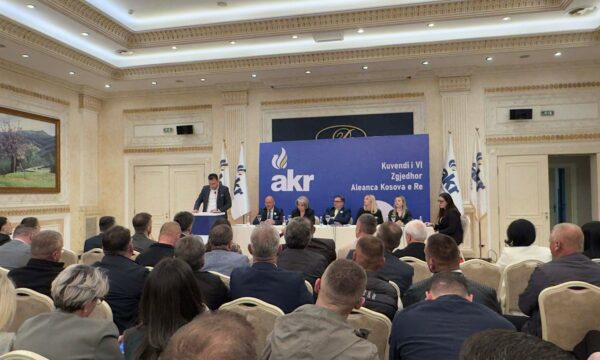 Emir Abrashi zgjidhet kryetar i ri i AKR së  Behgjet Pacolli emërohet President Emeritus