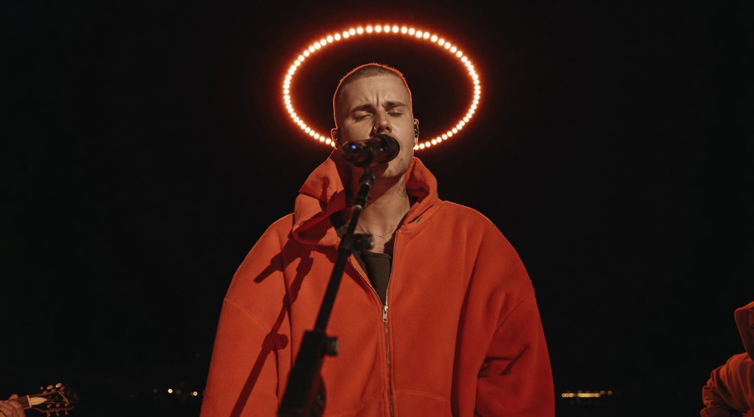 moment-i-sikletshem-videoja-nga-performanca-e-bieberit-ne-coachella-behet-virale