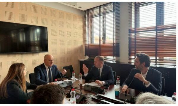 Vitia mungon në komision parlamentar për Ligjin për Sigurimet Shëndetësore  Zemaj   Qeveri mashtruese 