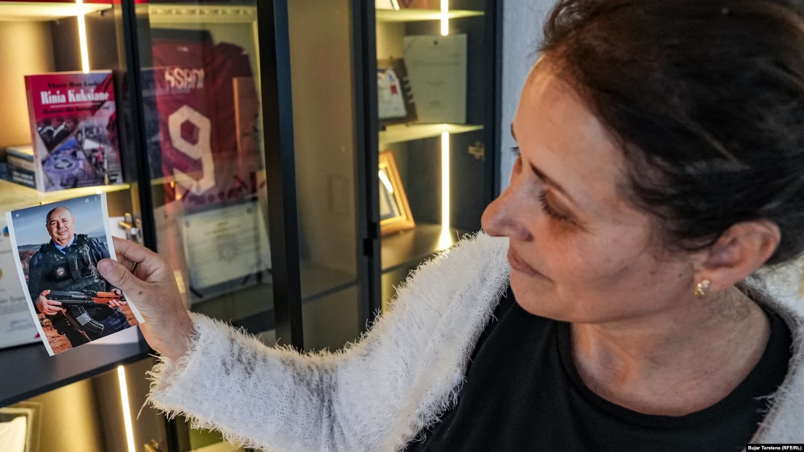  Për ne  ai ka qenë gjithmonë hero   Jeta e Afrim Bunjakut nga kujtimet e gruas së tij