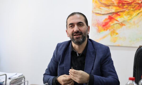  Taksë prej 10 eurosh për çdo automjet që hyn në Prishtinë   kryetari i F Kosovës ironizon  Unë do ta bëj 20 euro për prishtinasit