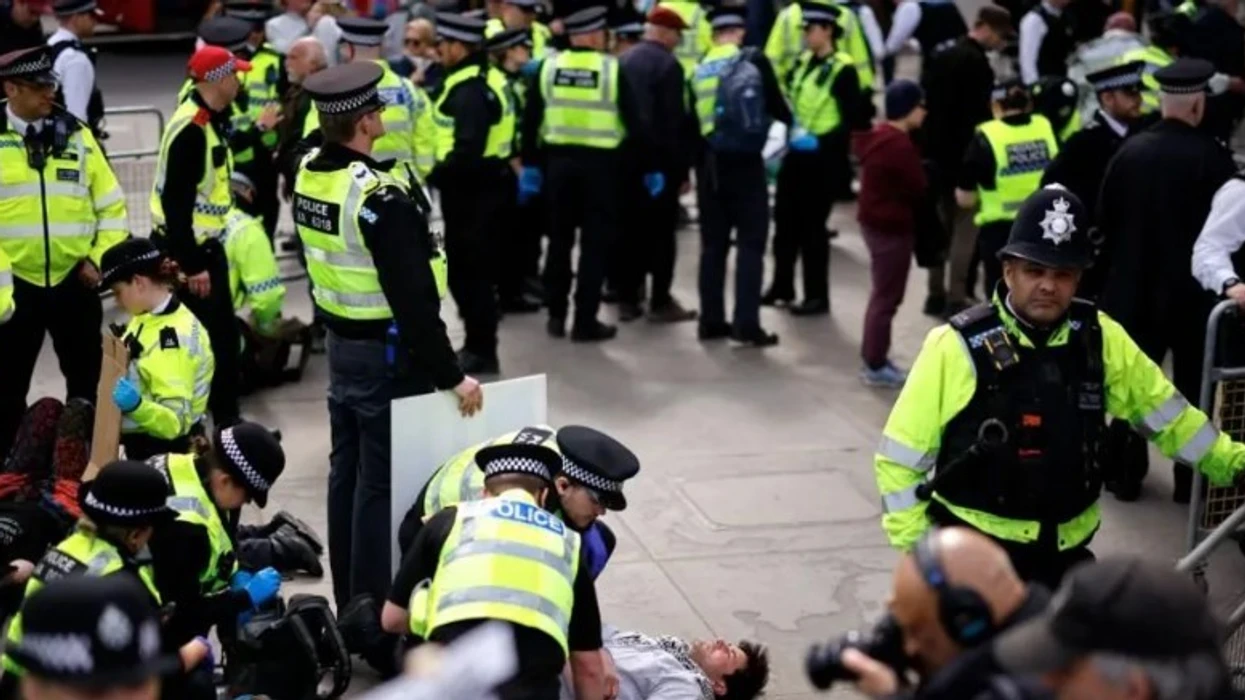 Londër  protesta në mbështetje të palestinezëve   mbi 500 persona të arrestuar