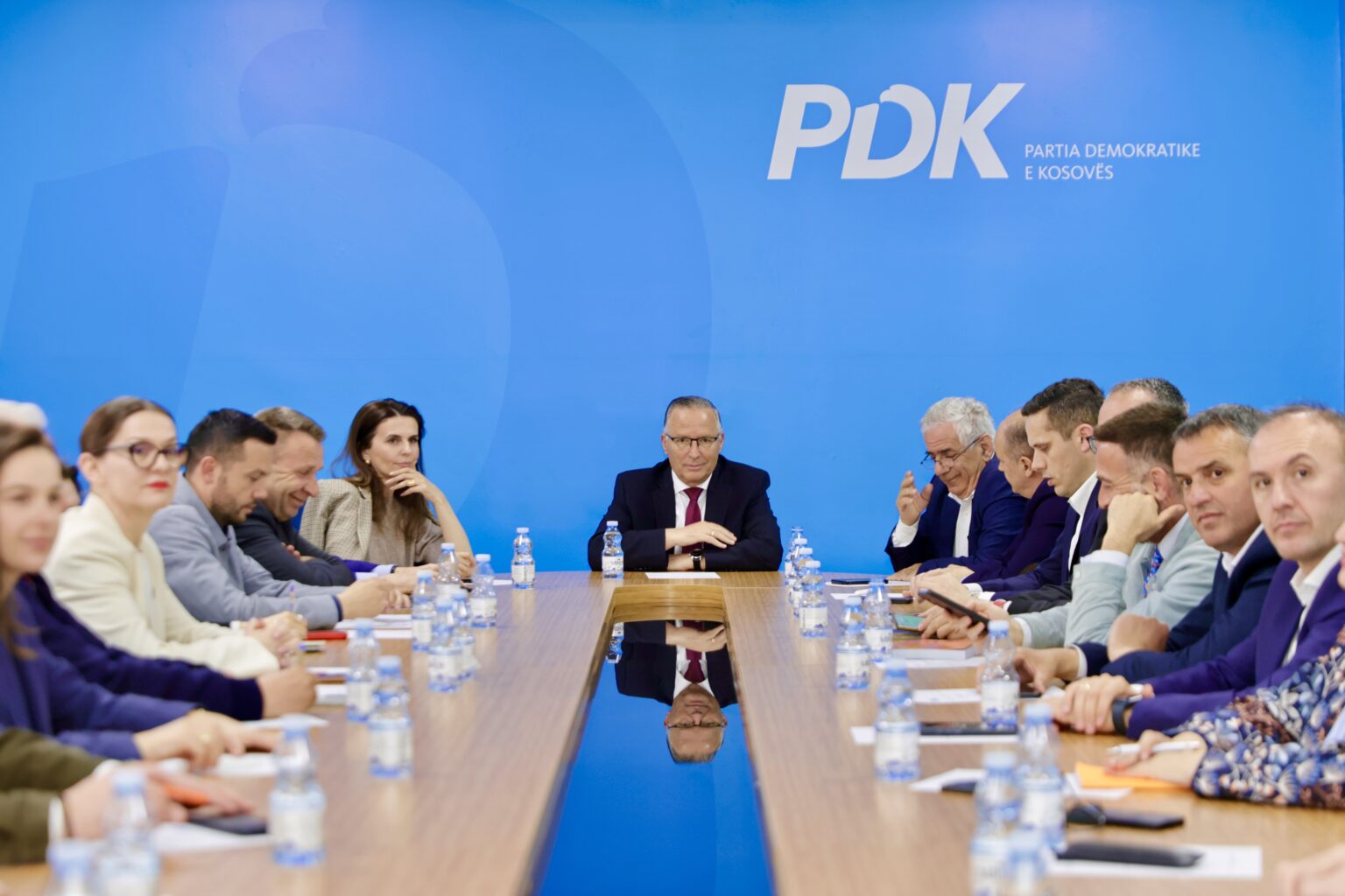 Një javë afat për Presidentin  PDK mbledh Këshillin Drejtues dhe del me Deklaratë Politike   ky është rendi i ditës