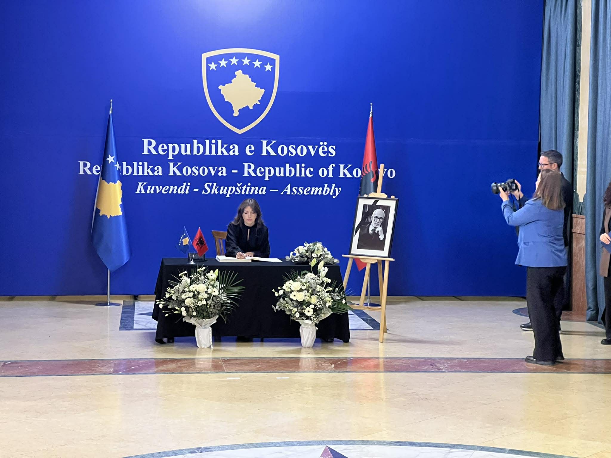 Nisin homazhet në nderim të akademik Rexhep Qosja