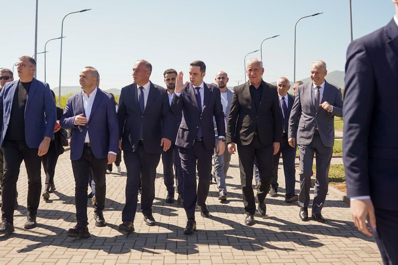 Abdixhiku në Mejë  kujton 376 civilët e vrarë dhe kërkon drejtësi për viktimat e luftës