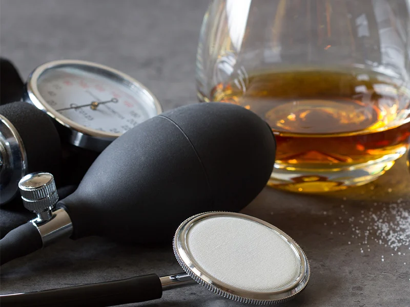 Mos i pini ilaçet e tensionit me këto 6 pije  ju rrezikojnë shëndetin