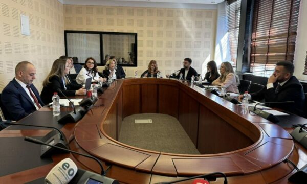 Deputetja serbe nuk përkrah propozimin për raportim të Trendafilovës  Selimi i thotë se mund ta lëshojë mbledhjen