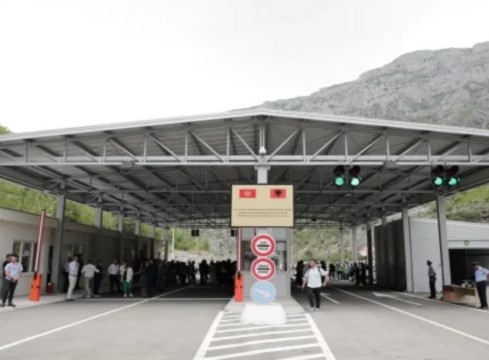 Dogana e Shqipërisë kufizon qarkullimin e kamionëve drejt Malit të Zi  Serbisë e Bosnjës nga nesër deri të premten