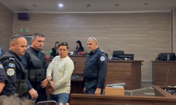 Dushan Maksimoviq i vetmi në sallë kur u shqiptua dënimi për Banjskën