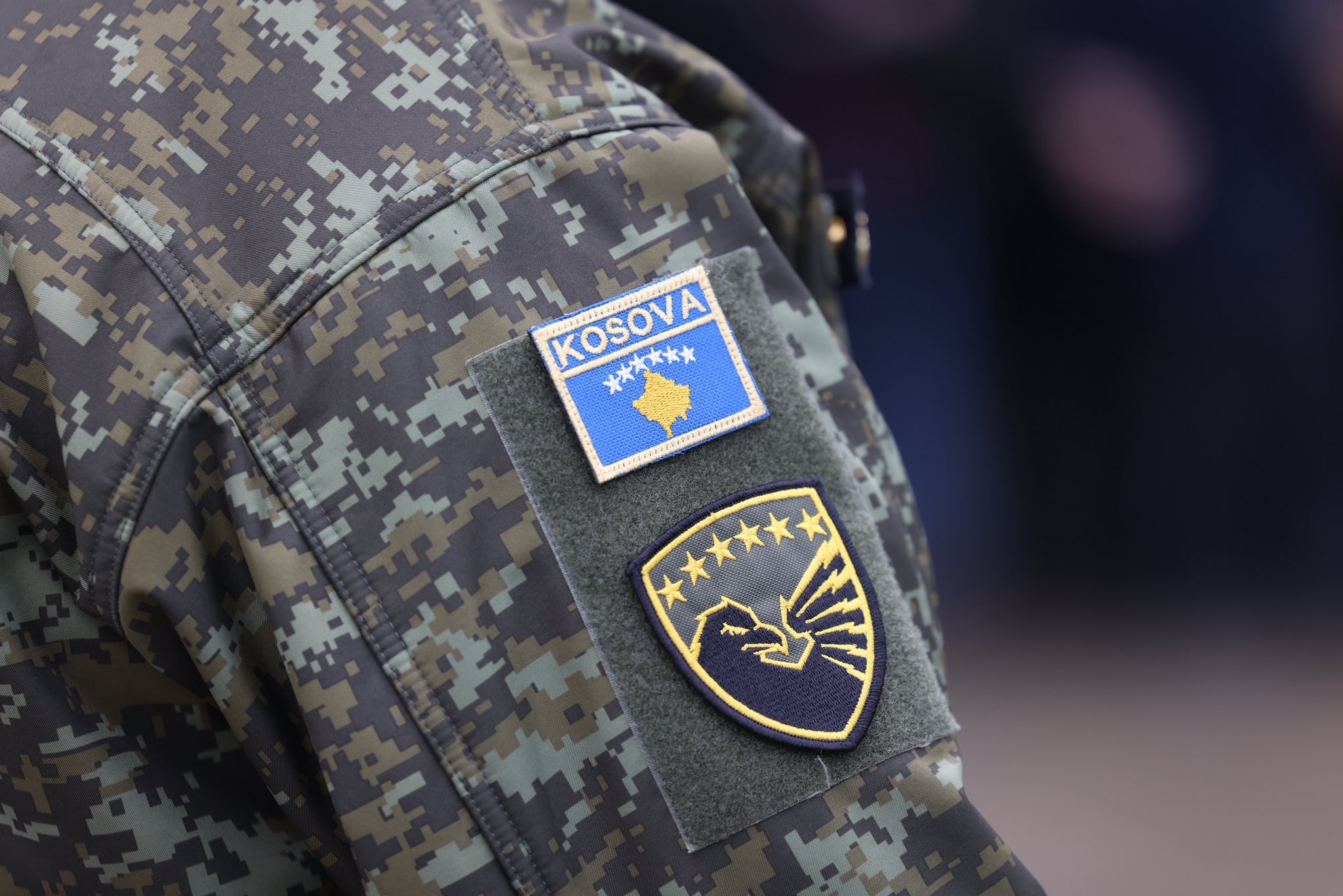 Ministria e Mbrojtjes i jep tender afro 1 7 milion euro të akuzuarit për mashtrim