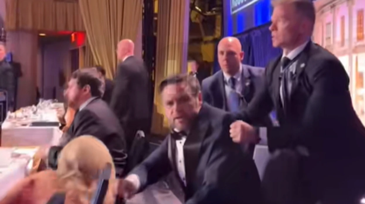 Pse Vance u evakuua para Trumpit  Dyshime dhe reagime pas sulmit