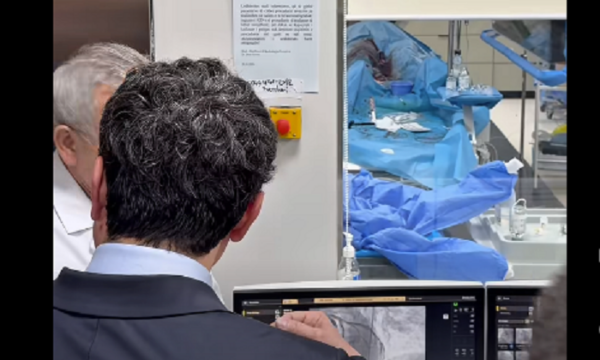  Fatmirësisht pshtoj   Kurti përcjell nga afër një operim në repartin e Kardiologjisë