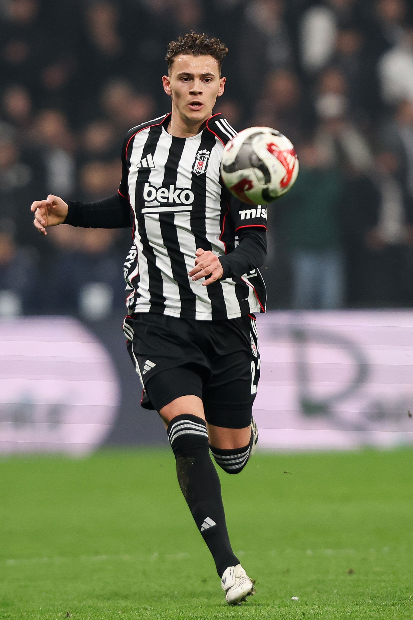 Kristjan Asllani humbet vendin në formacion tek Besiktas Rikthimi në Itali duket gjithnjë e më pranë