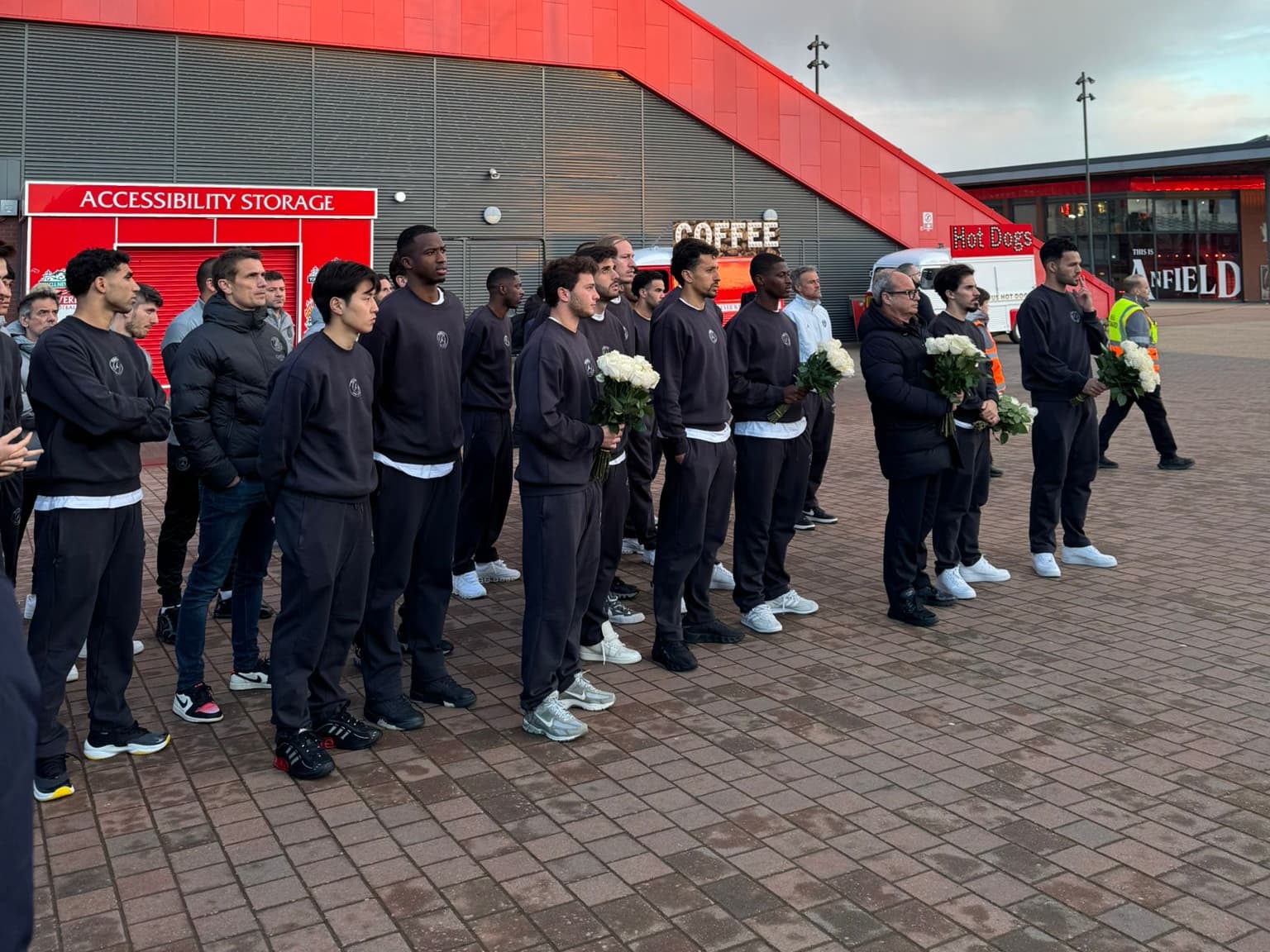 PSG nderon Diogo Jotën në Liverpool  gjest respekti para përballjes së Ligës së Kampionëve