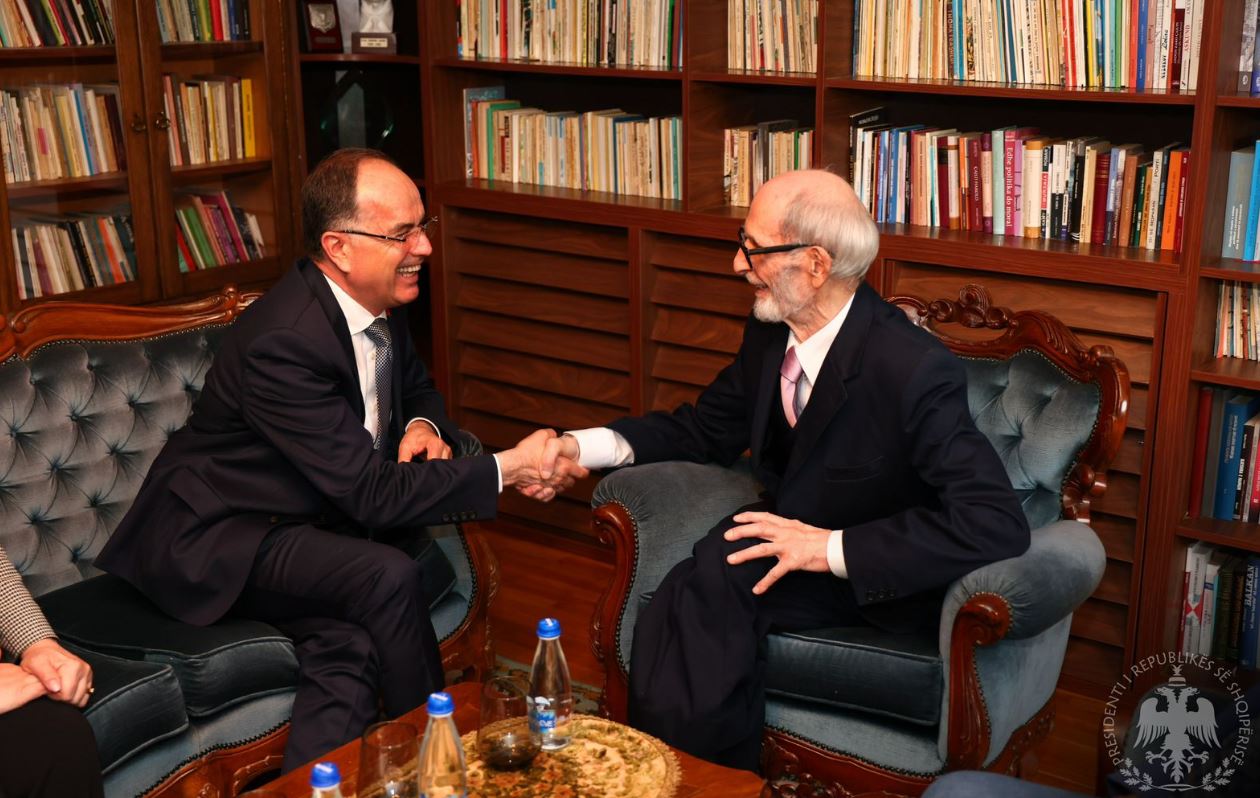  Një nga mendjet më të bukura të kulturës shqiptare   Begaj i mërzitur për vdekjen e Qosjes